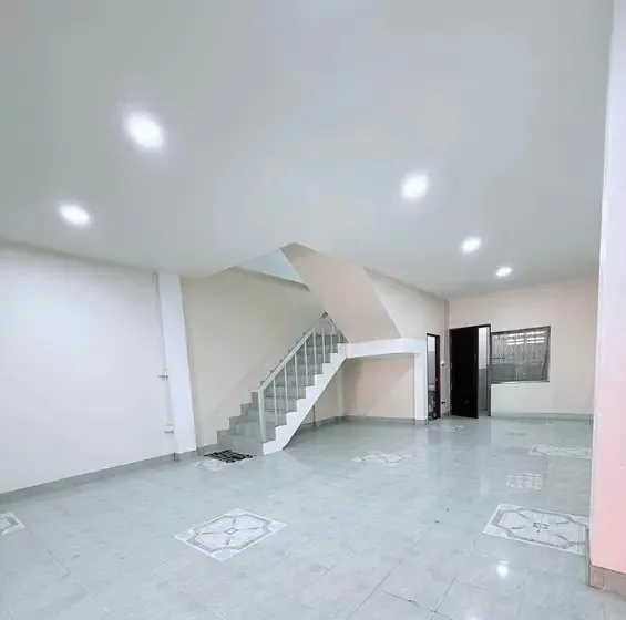 Сдаю: квартира · 4 спальни, Бангкок, 14 000 THB/мес