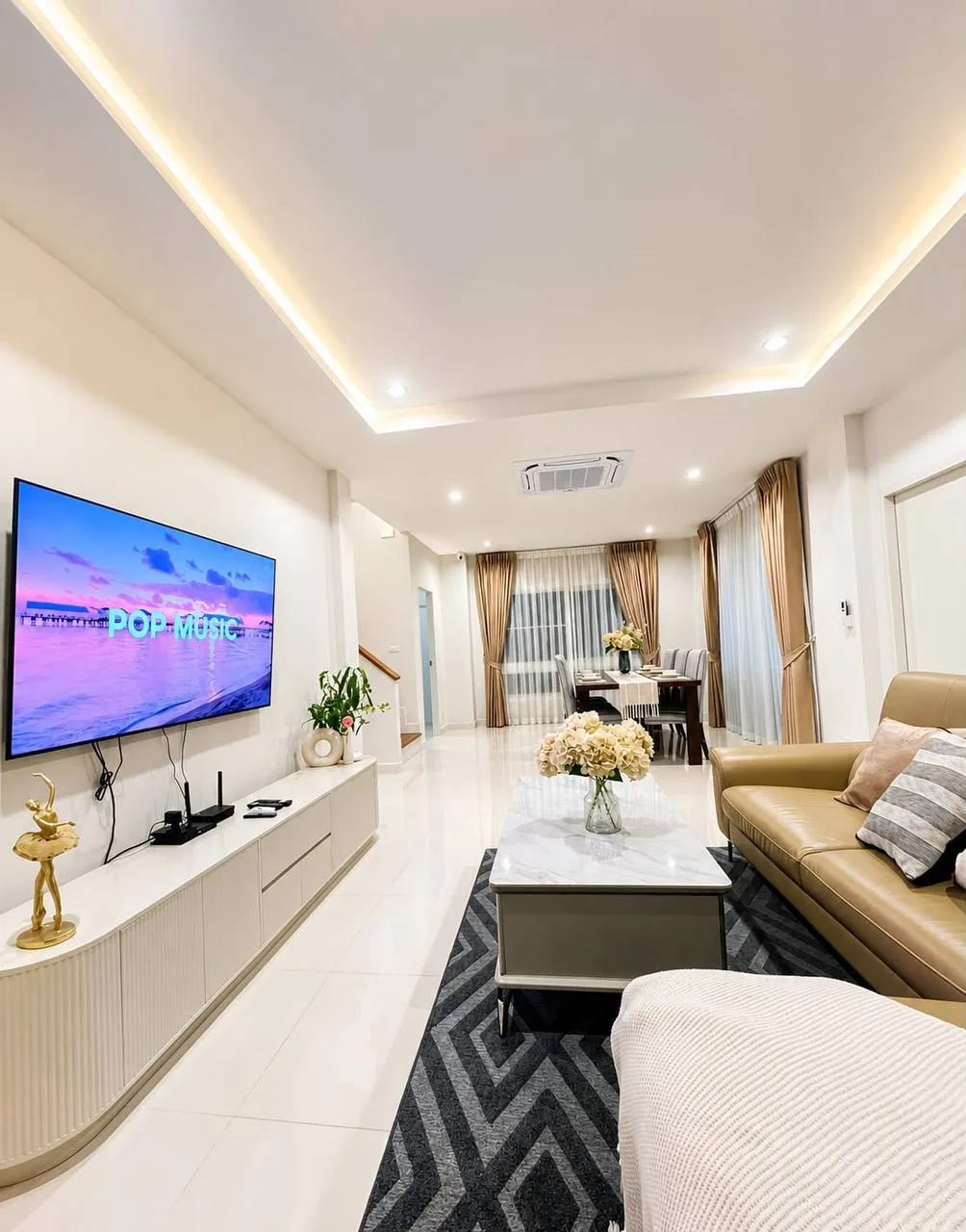 Сдаю: вилла · 4 спальни, Пхукет, Thalang, 85 000 THB/мес